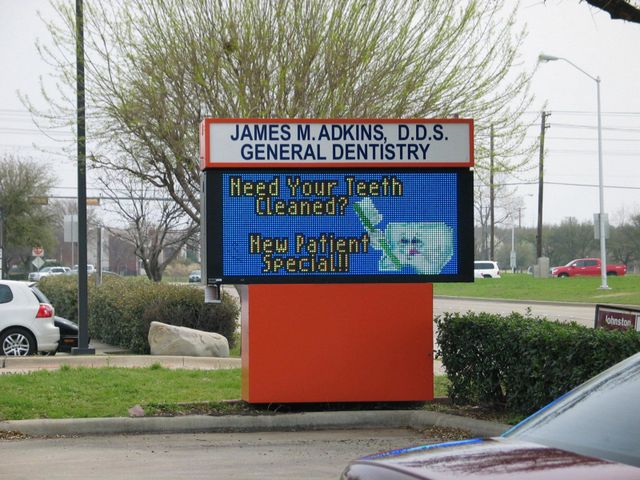 Adkins Dentistry outdoor programmable LED message center
